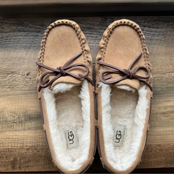 Ugg Dakota Slipper - Size 8 - Picture 2 of 6